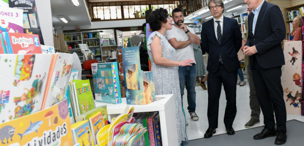 Las familias gallegas podrán guardar las facturas de libros y material escolar para beneficiarse de la nueva desgravación fiscal de la Xunta