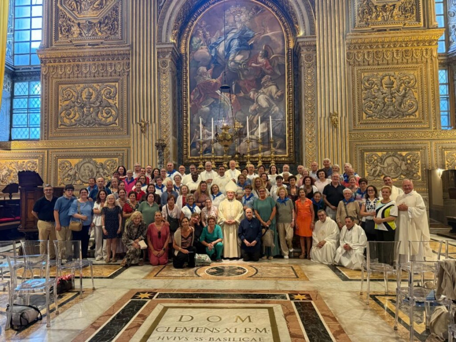 Peregrinos compostelanos viven en Roma el inicio del Jubileo de la Esperanza
