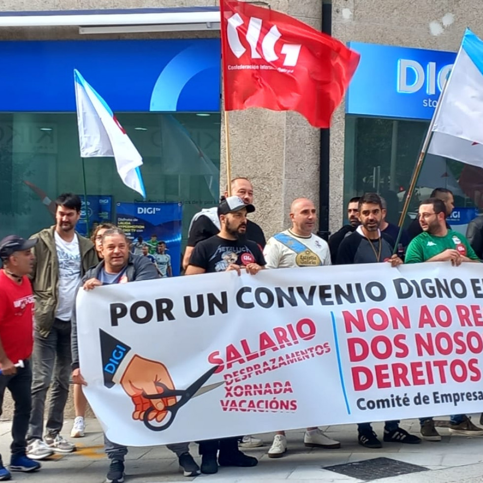 Trabajadores de DIGI protestan en Santiago contra el convenio que denuncian como un retroceso laboral