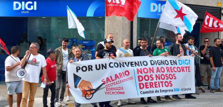 Trabajadores de DIGI protestan en Santiago contra el convenio que denuncian como un retroceso laboral
