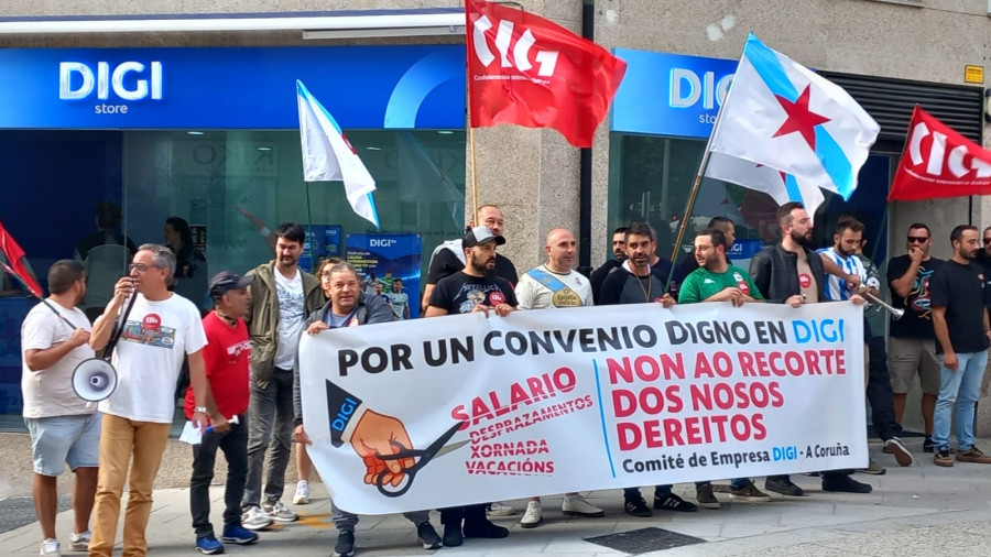 Trabajadores de DIGI protestan en Santiago contra el convenio que denuncian como un retroceso laboral