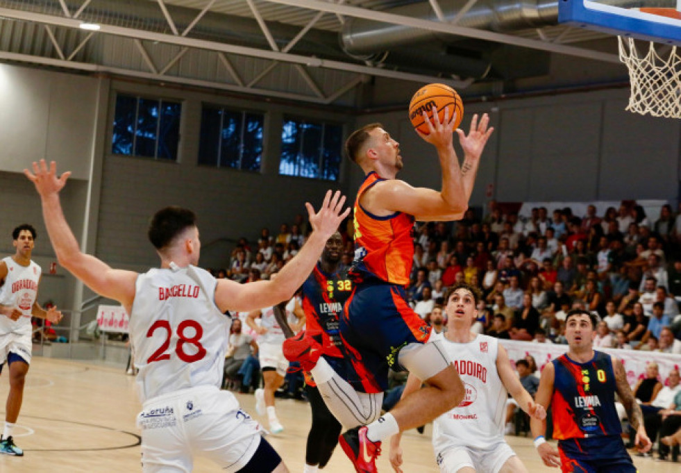 El Leyma Coruña roza el triunfo ante el Obradoiro en Vilagarcía (76-73)