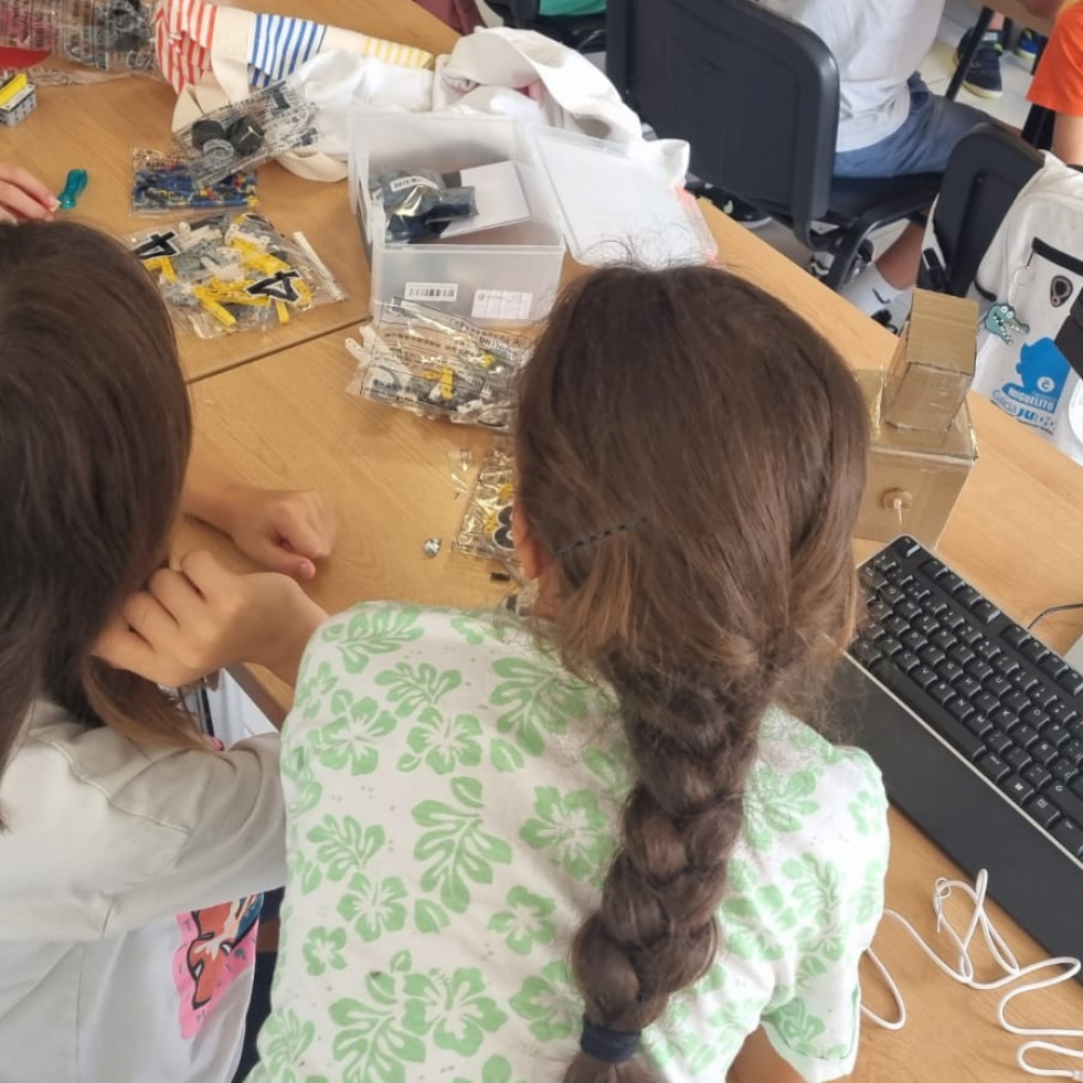 Gran éxito dos talleres Girl Steam 2025: máis de 250 participantes