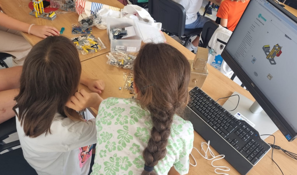 Gran éxito dos talleres Girl Steam 2025: máis de 250 participantes