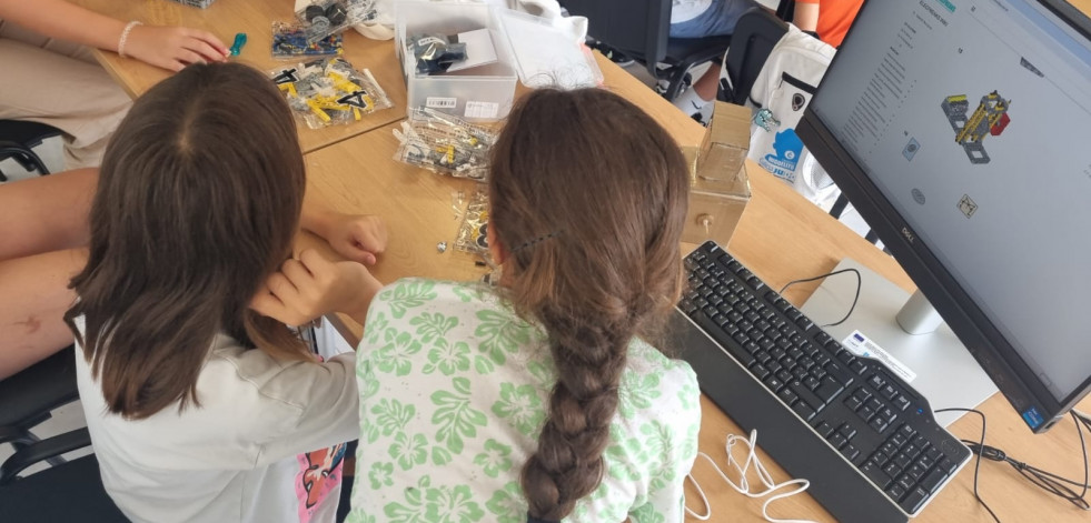 Gran éxito dos talleres Girl Steam 2025: máis de 250 participantes