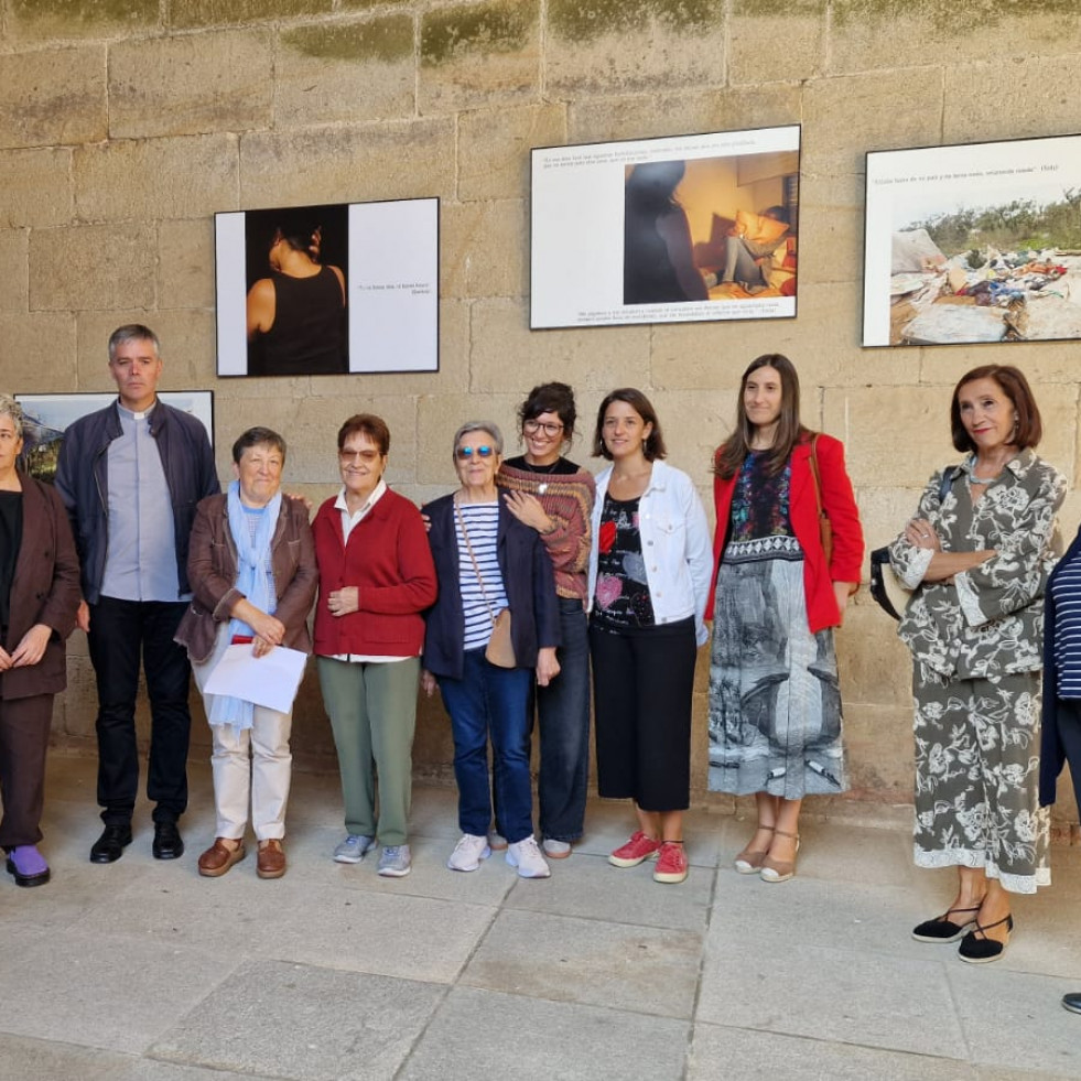 Cáritas inaugura en San Martiño Pinario una exposición contra la trata que muestra el trabajo del Programa Vagalume