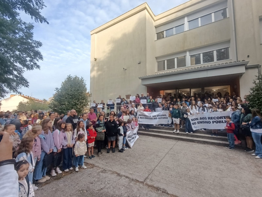 El CEIP Monte dos Postes se moviliza por la "falta de recursos" para el alumnado con necesidades especiales