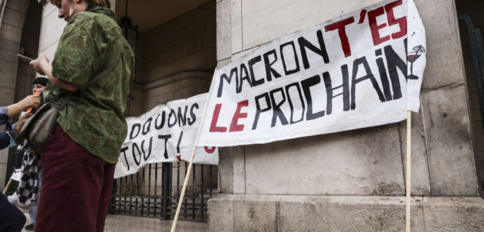 Aparecen cabezas de cerdos, una con la palabra 'Macron', en varias mezquitas parisienses
