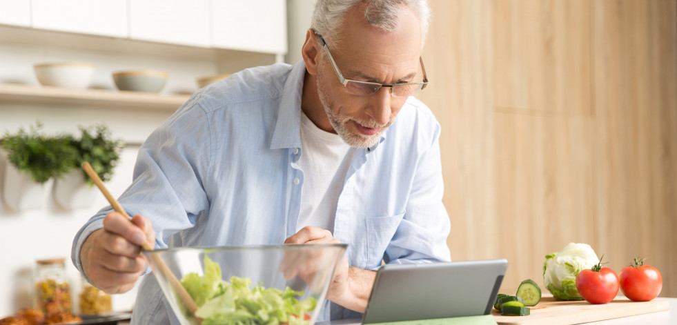 Comer verduras, frutos secos y pescado se asocia con menor acumulación de dolencias crónicas