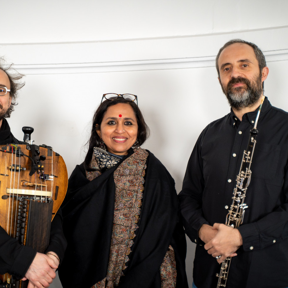 Germán Díaz y Benxamín Otero estrenan en Compostela su nuevo disco junto a la cantante india Vidya Shah