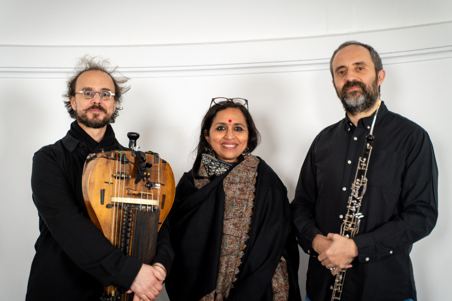Germán Díaz y Benxamín Otero estrenan en Compostela su nuevo disco junto a la cantante india Vidya Shah