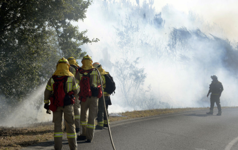 Cinco brigadistas heridos con quemaduras de diferente consideración en el incendio de Barreiros