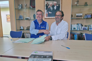 Sinatura convenio Asociacion Tambre e ONG Rescate (Echánove e Lois) (1)