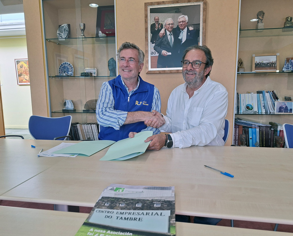 Sinatura convenio Asociacion Tambre e ONG Rescate (Echánove e Lois) (1)