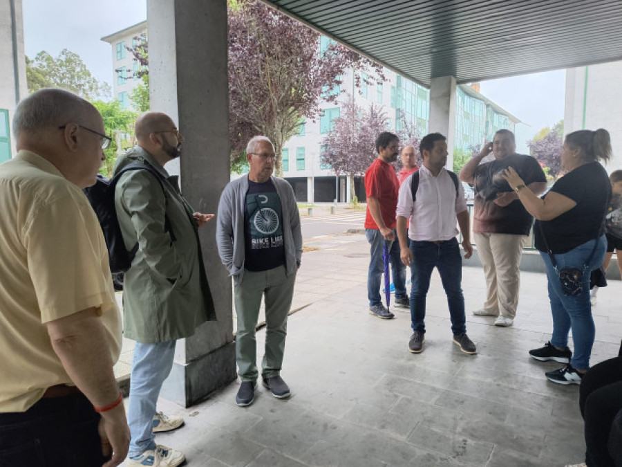 Paradas de bus sin marquesina, calles deterioradas y alcantarillas rotas: UCIN denuncia abandono en Volta do Castro