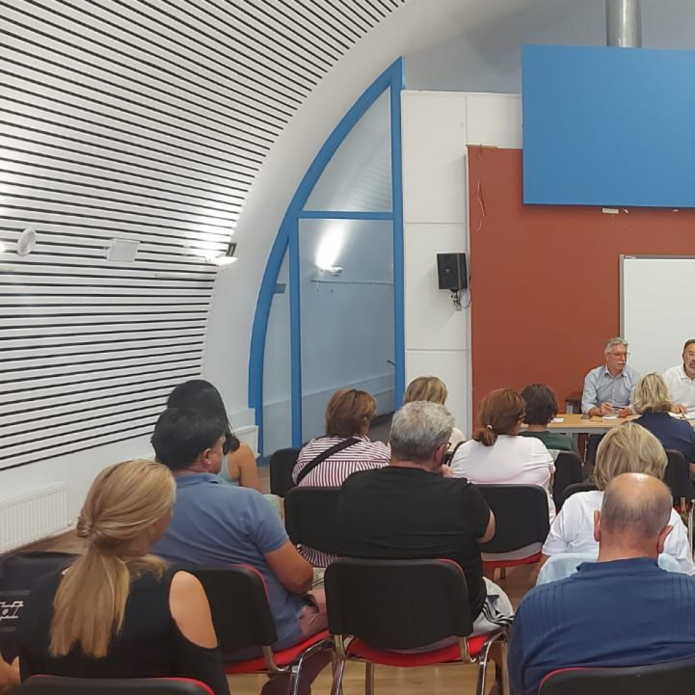 A veciñanza alza a voz: lixo máis caro, transporte deficiente e Malatesta no punto de mira